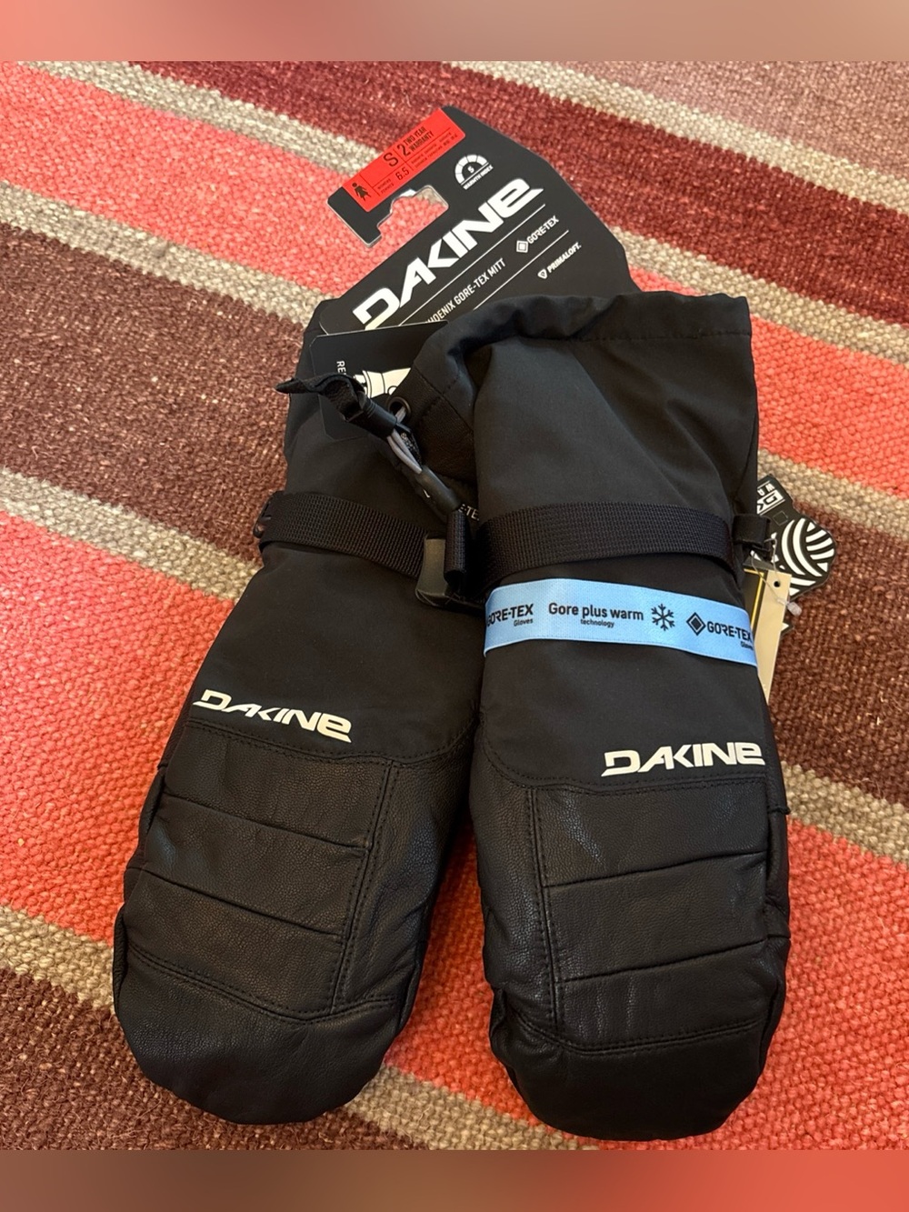 Dakine Phoenix Women's Mittens Gore Tex Small Primaloft New w tags $160 Retail